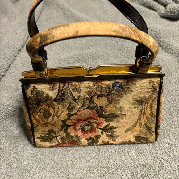 Vintage Floral Tapestry Handbag - Picture 2 of 5
